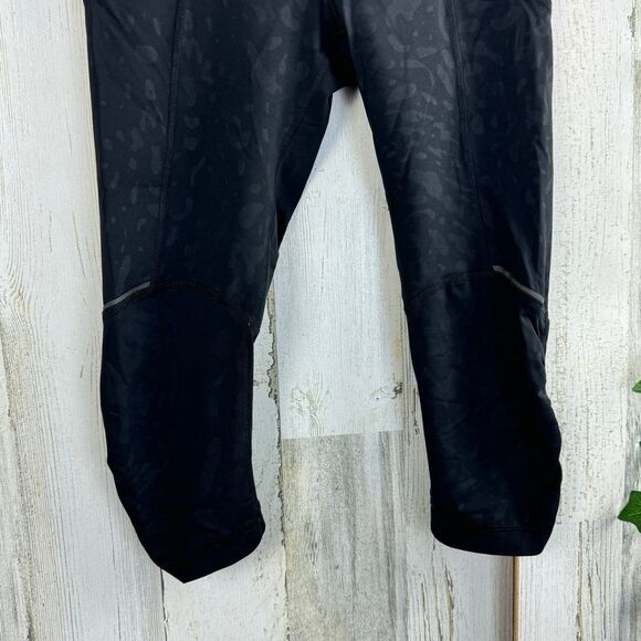 Lululemon Ladies Size 4 Black/Grey Cheetah Cropped Pockets Leggings - Picture 5 of 8